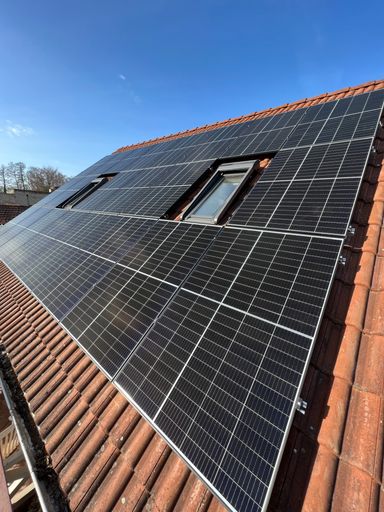 10 kWp installierte Leistung, 25 Panele